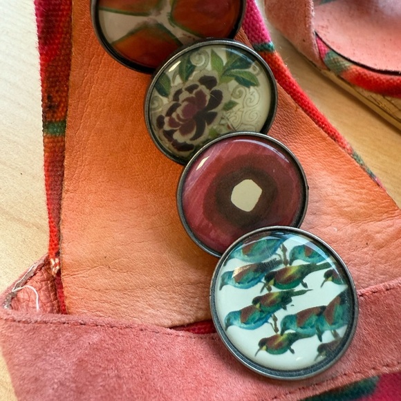 Desigual size 7 (37 Eur) EUC embellished Red and Orange Sandals Vibrant Style - Picture 3 of 16